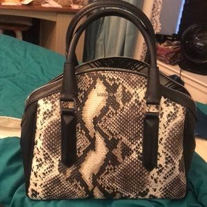 London Fog Handbag Faux Snakeskin/Black